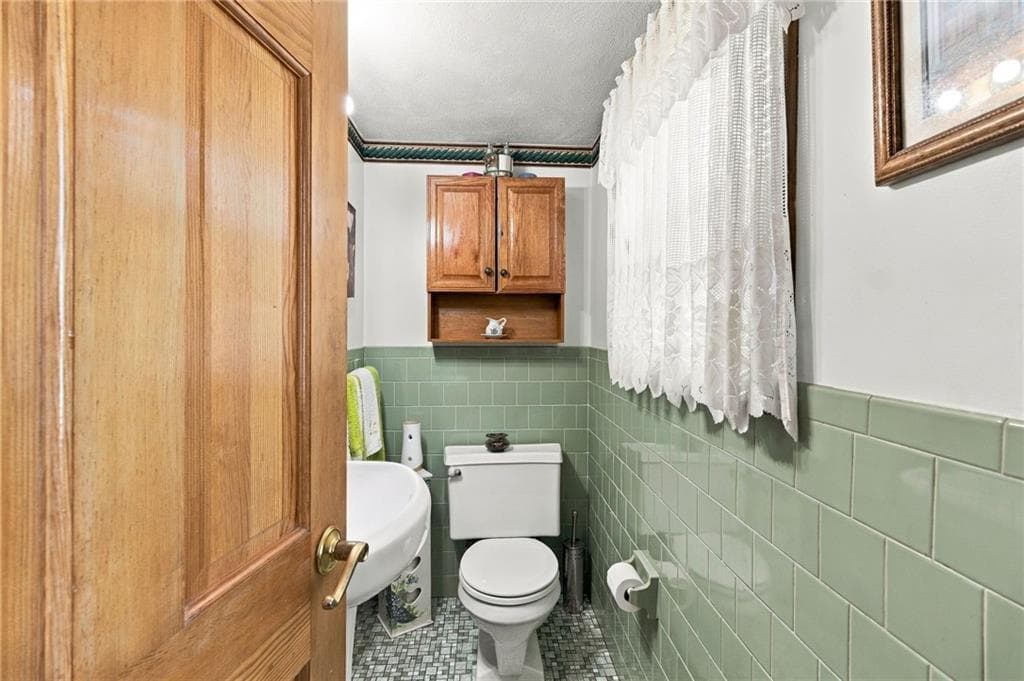 Single Family Residence at 23 Kinsman Street, Cumberland, photo 19 of 27