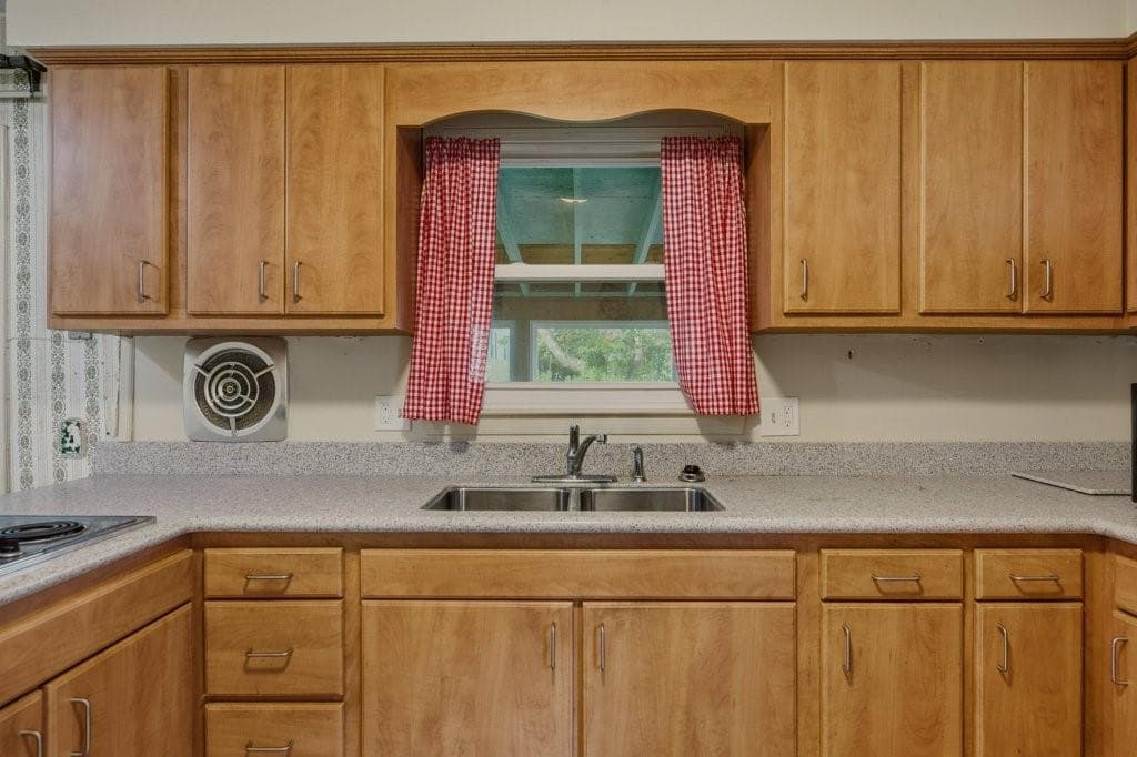 Single Family Residence at 15 Squantum Drive, Middletown, photo 13 of 48