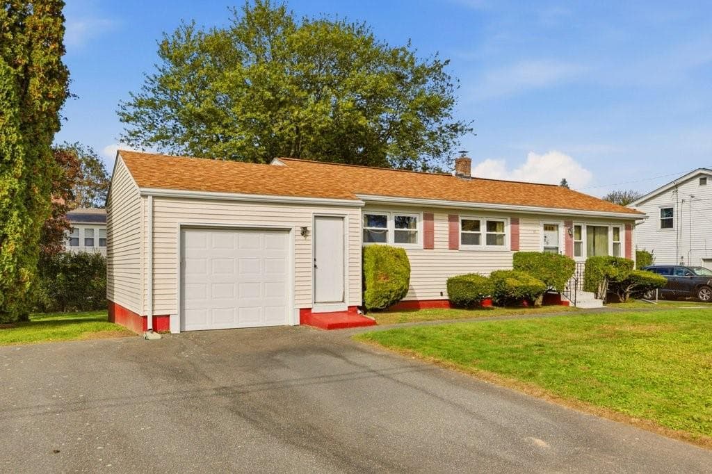 Single Family Residence at 15 Squantum Drive, Middletown, photo 3 of 48