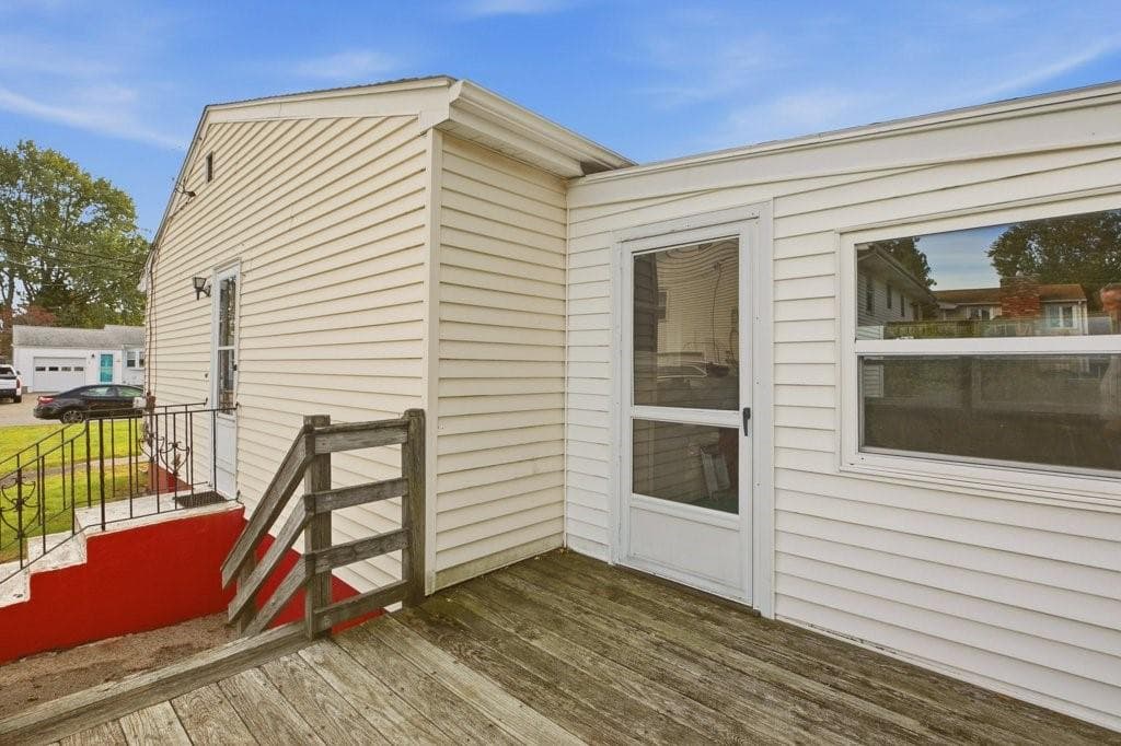 Single Family Residence at 15 Squantum Drive, Middletown, photo 19 of 48