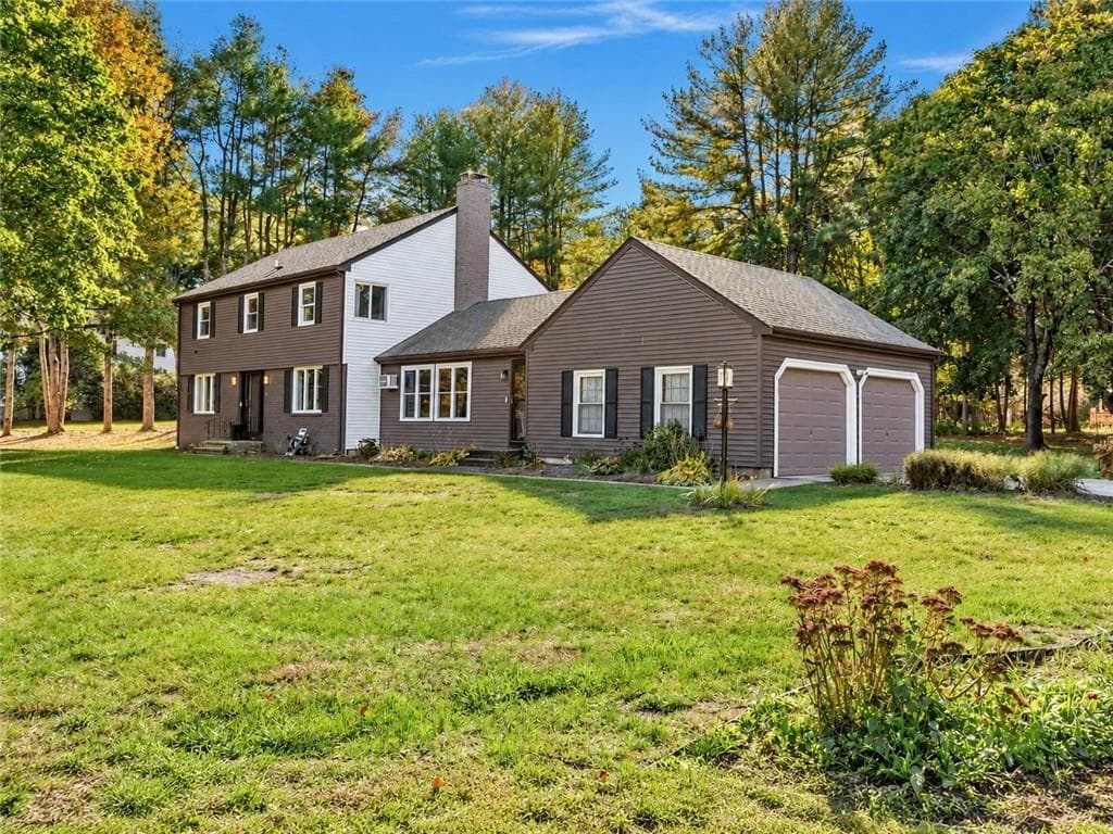 Single Family Residence at 21 Woodcrest Drive, Cumberland, photo 2 of 50