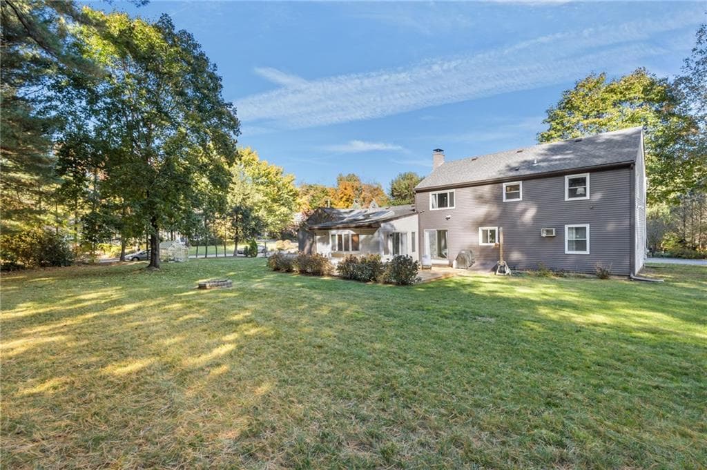 Single Family Residence at 21 Woodcrest Drive, Cumberland, photo 11 of 50