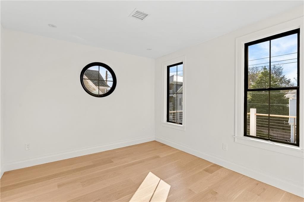 Single Family Residence at 113 Second Street, Newport, photo 19 of 34