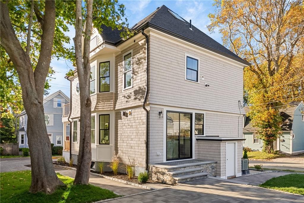 Single Family Residence at 113 Second Street, Newport, photo 31 of 34