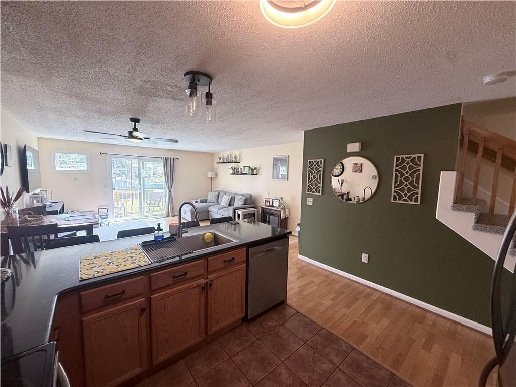 Condominium at 4 Smithfield Road UNIT 17, North Providence, photo 5 of 25