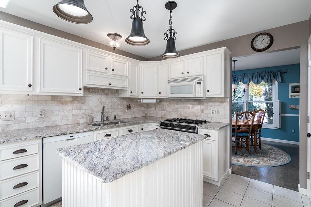 Single Family Residence at 39 Deer Ridge Way, South Kingstown, photo 13 of 37