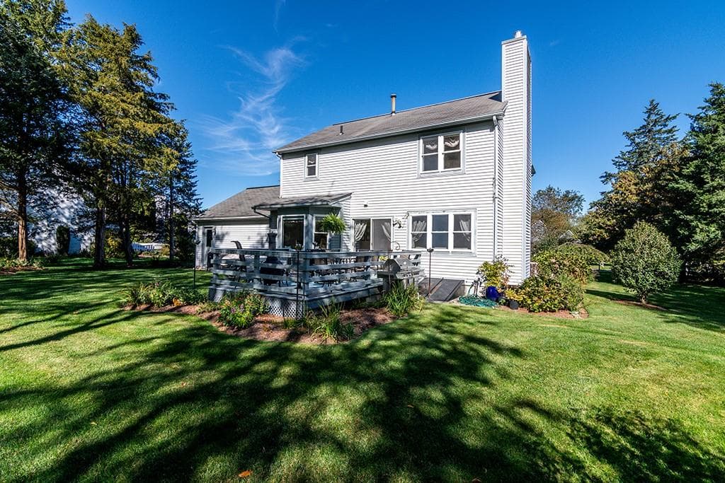 Single Family Residence at 39 Deer Ridge Way, South Kingstown, photo 7 of 37