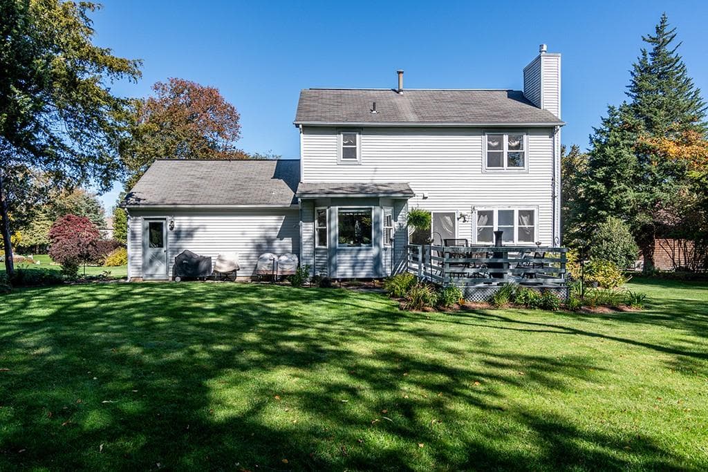 Single Family Residence at 39 Deer Ridge Way, South Kingstown, photo 5 of 37