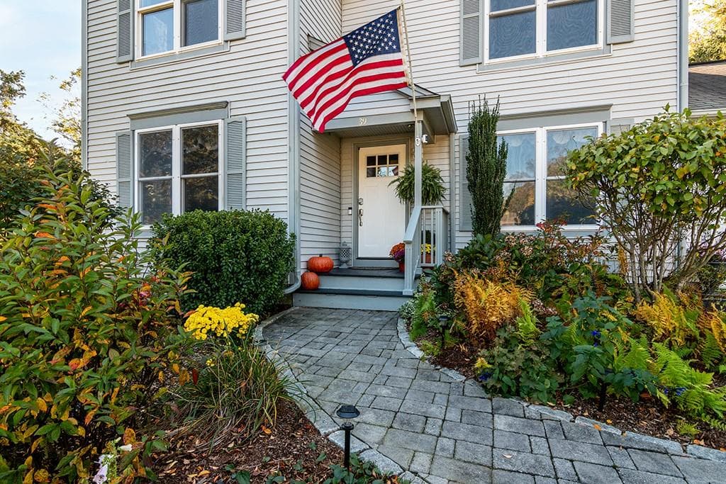 Single Family Residence at 39 Deer Ridge Way, South Kingstown, photo 9 of 37