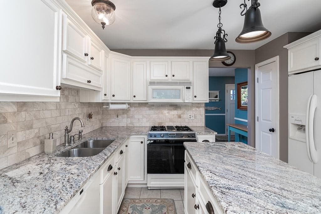 Single Family Residence at 39 Deer Ridge Way, South Kingstown, photo 14 of 37