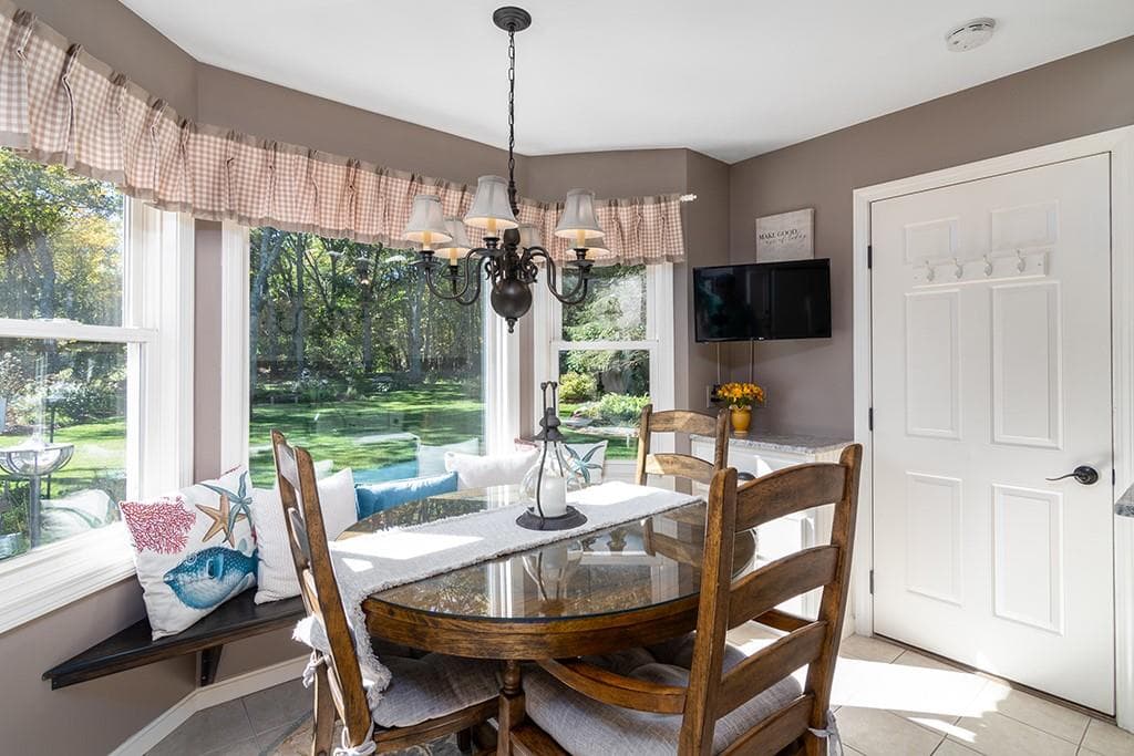Single Family Residence at 39 Deer Ridge Way, South Kingstown, photo 15 of 37