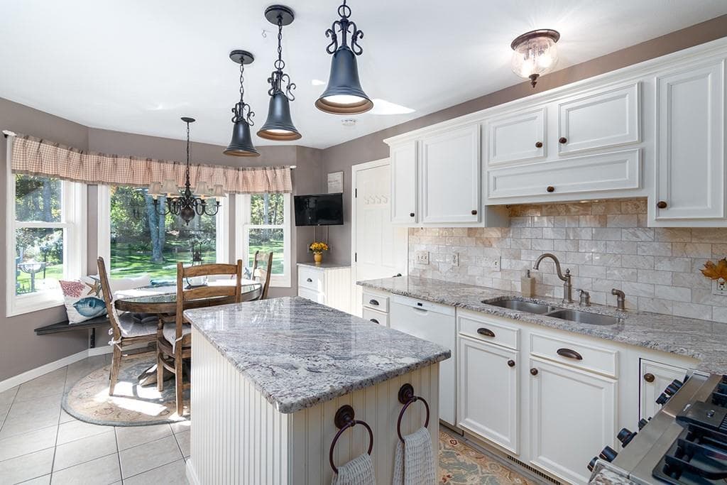 Single Family Residence at 39 Deer Ridge Way, South Kingstown, photo 11 of 37