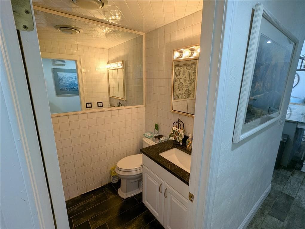 Single Family Residence at 86 Ives Road, Warwick, photo 16 of 29