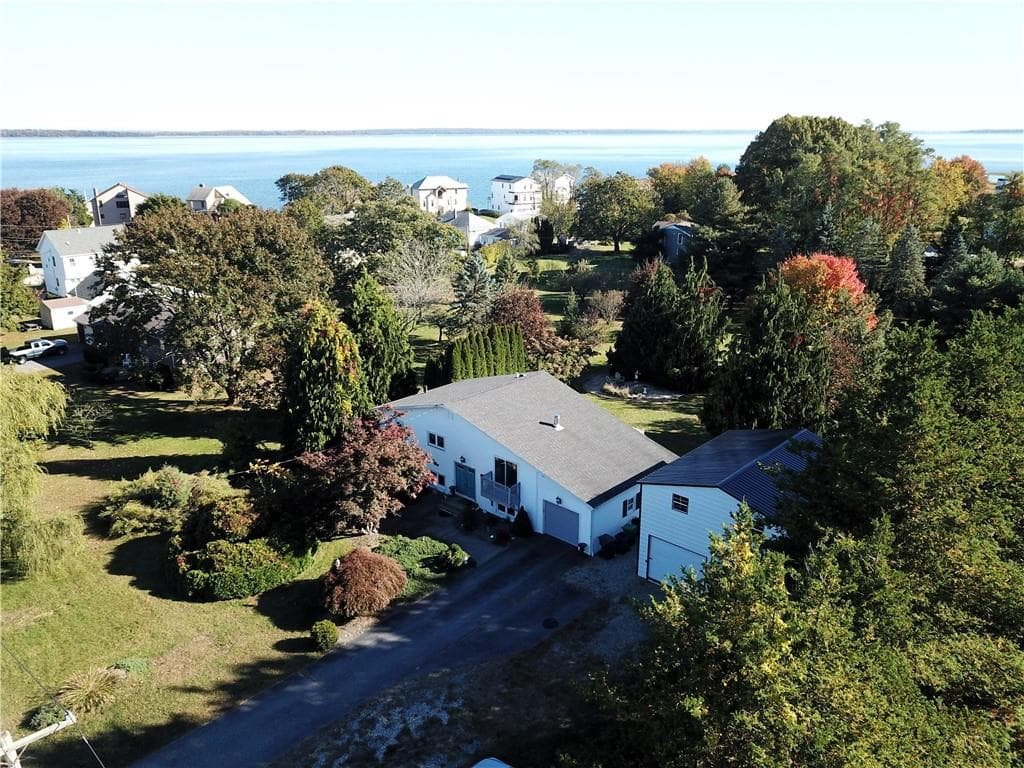 Single Family Residence at 86 Ives Road, Warwick, photo 4 of 29