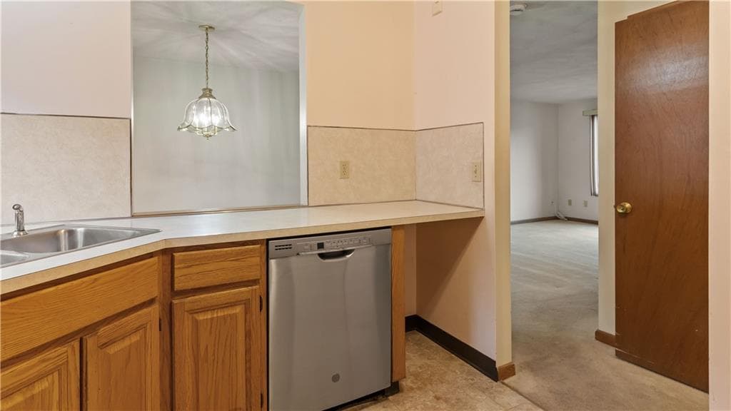 Condominium at 161 Holland Street UNIT 204, Cranston, photo 6 of 21