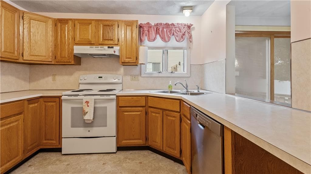 Condominium at 161 Holland Street UNIT 204, Cranston, photo 5 of 21