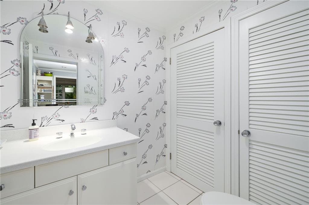 Condominium at 46 Chastellux Avenue UNIT C3, Newport, photo 26 of 45