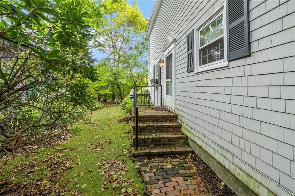 Condominium at 46 Chastellux Avenue UNIT C3, Newport, photo 11 of 45