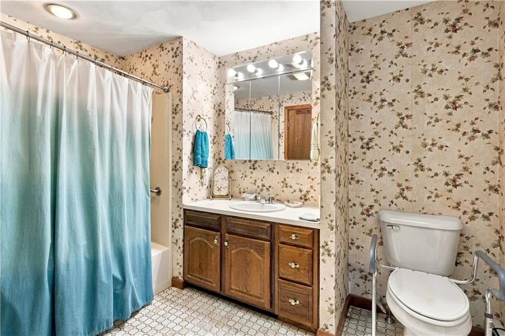Condominium at 5 Wake Robin Road UNIT 2202, Lincoln, photo 18 of 26