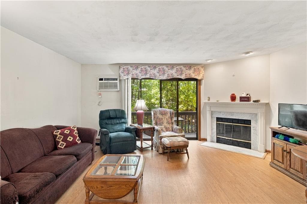 Condominium at 5 Wake Robin Road UNIT 2202, Lincoln, photo 8 of 26