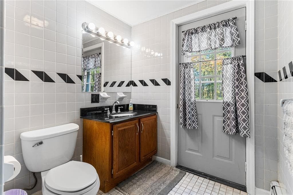 Single Family Residence at 151 Quaker Lane, Scituate, photo 14 of 40