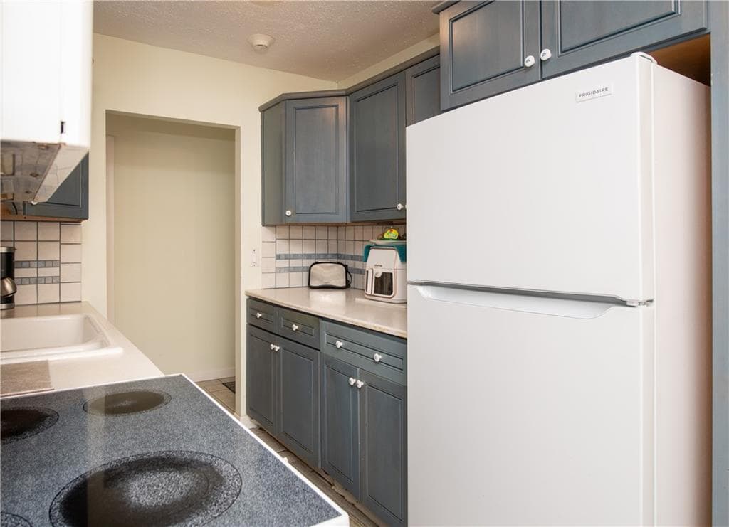 Condominium at 37 Bullocks Point Avenue UNIT 1B, East Providence, photo 6 of 27