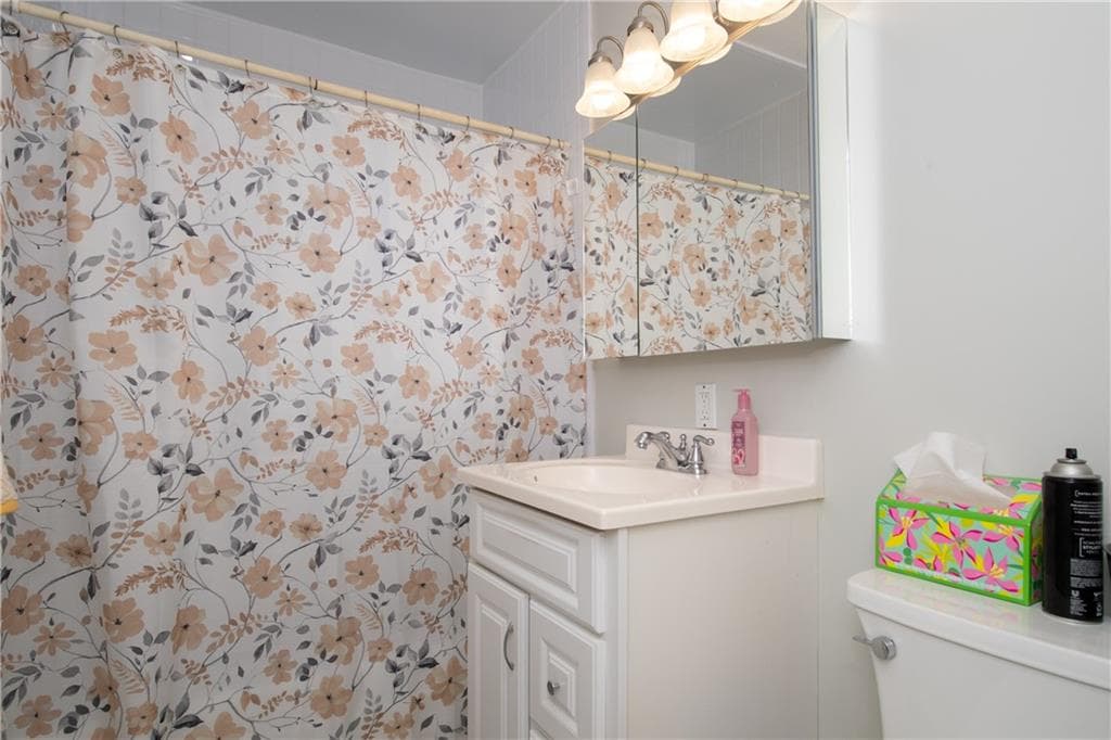 Condominium at 37 Bullocks Point Avenue UNIT 1B, East Providence, photo 15 of 27
