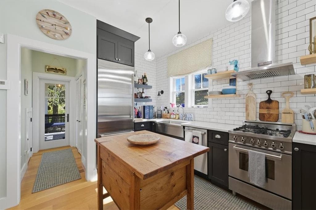 Single Family Residence at 504 Seaside Drive, Jamestown, photo 12 of 44
