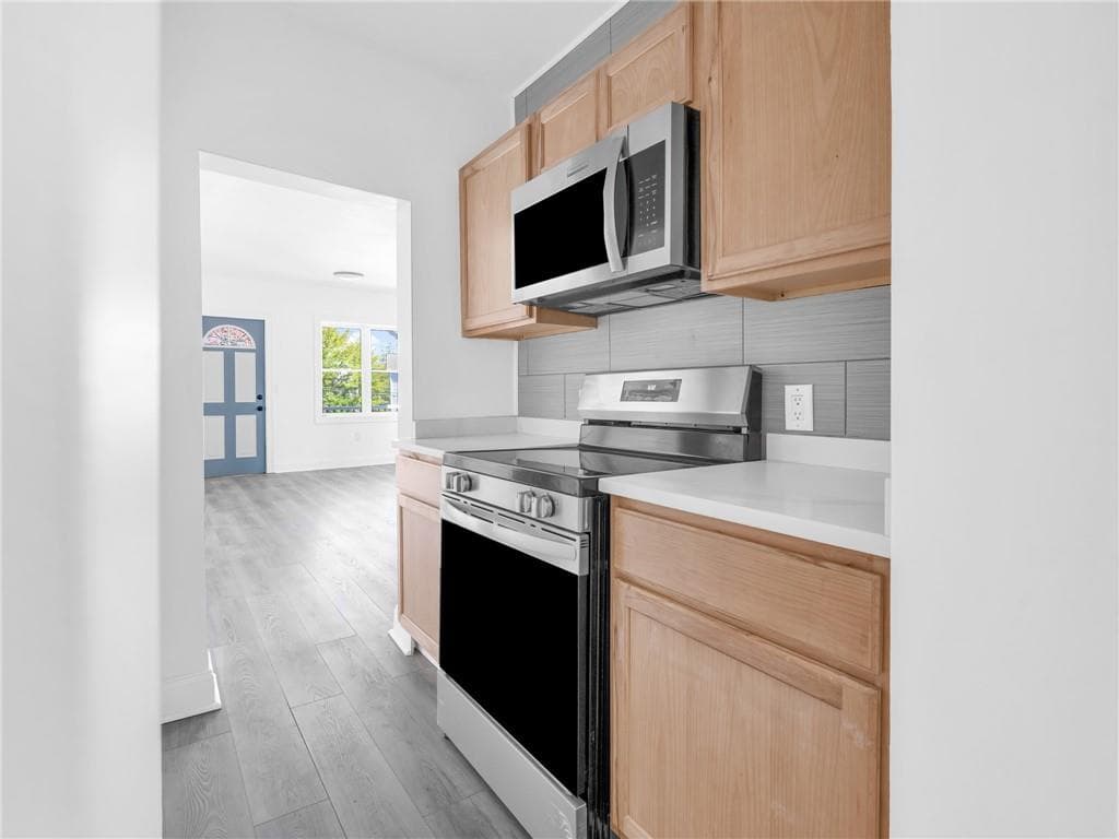 Multi Family at 6 Shafter Street, Providence, photo 6 of 29