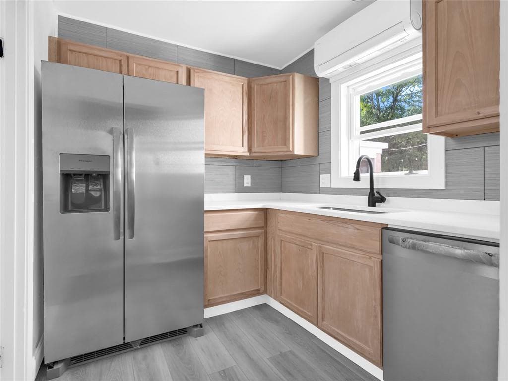 Multi Family at 6 Shafter Street, Providence, photo 8 of 29