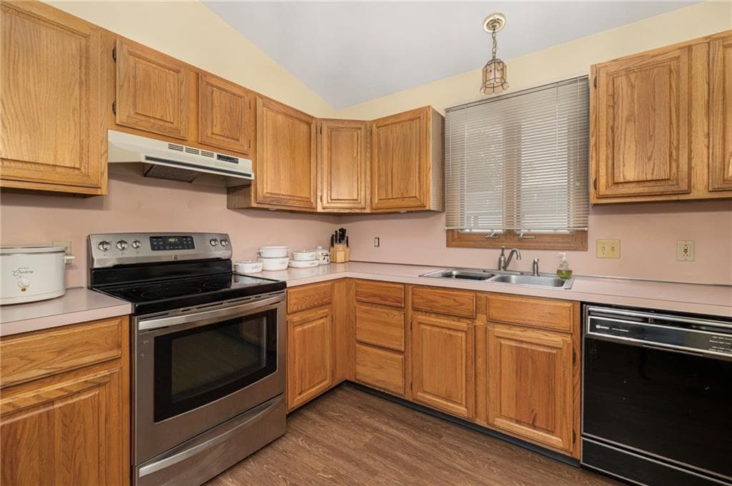 Single Family Residence at 24 Digiulio Drive, North Providence, photo 5 of 38