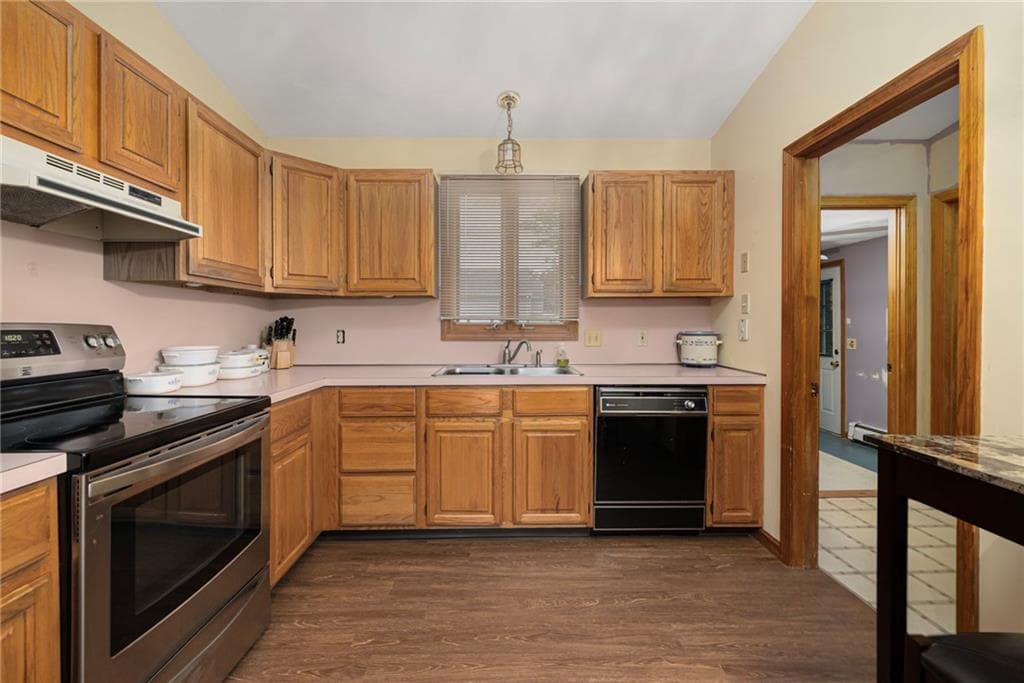 Single Family Residence at 24 Digiulio Drive, North Providence, photo 4 of 38