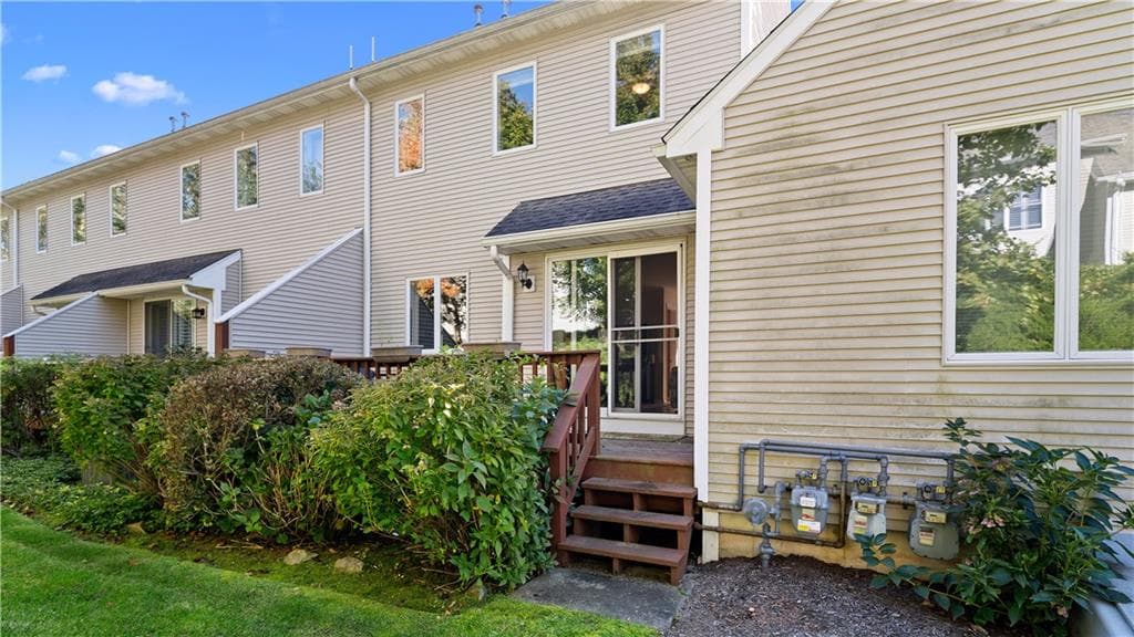 Condominium at 9 Canary Court, West Warwick, photo 34 of 44