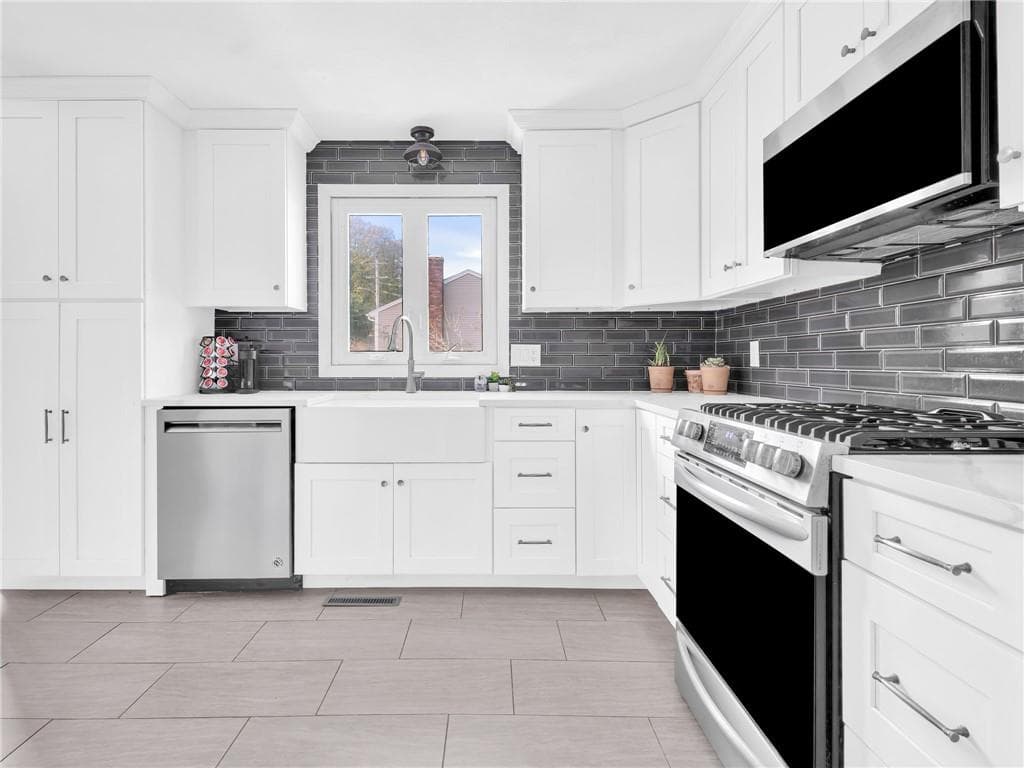 Single Family Residence at 4 Juniper Drive, West Warwick, photo 8 of 37