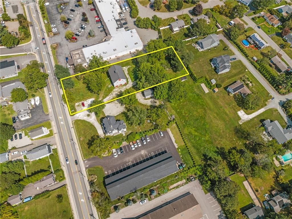 Commercial at 2967 East Main Road, Portsmouth, photo 9 of 12