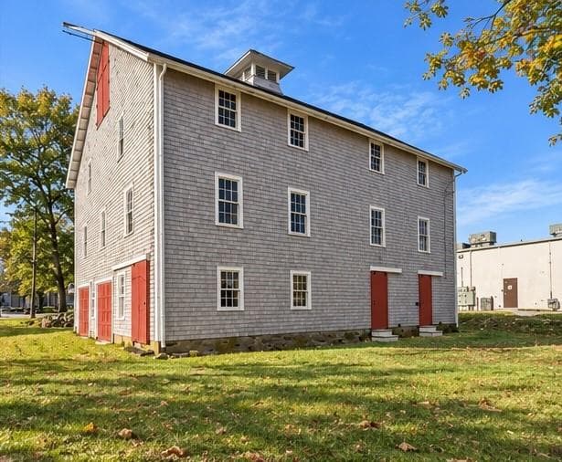 Commercial at 2967 East Main Road, Portsmouth, photo 8 of 12