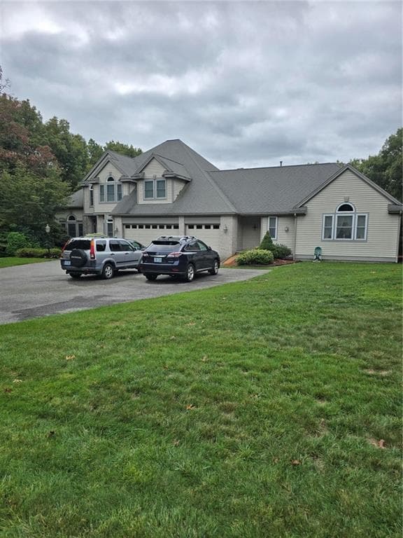 Single Family Residence at 4 Jason's Grant Drive, Cumberland, photo 2 of 40