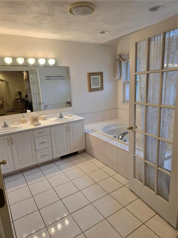 Single Family Residence at 4 Jason's Grant Drive, Cumberland, photo 11 of 40