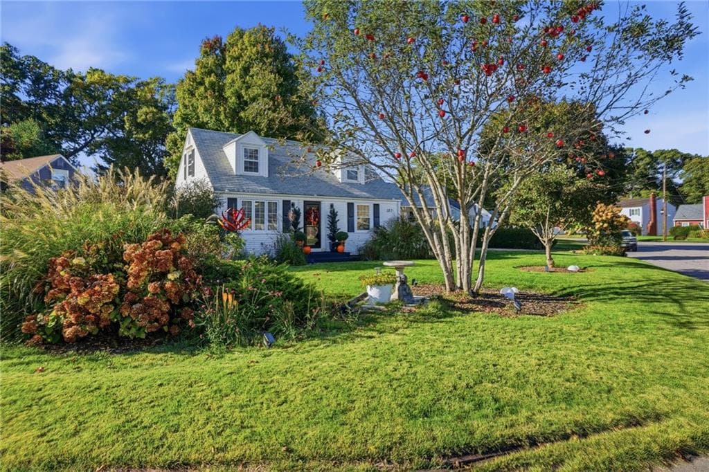Single Family Residence at 181 Long View Drive, Warwick, photo 2 of 16