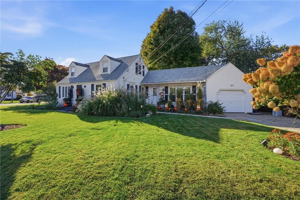 Single Family Residence at 181 Long View Drive, Warwick, photo 3 of 16