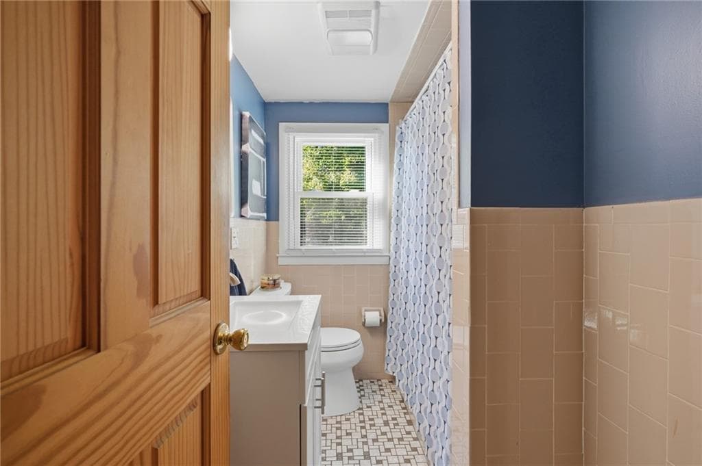 Single Family Residence at 181 Long View Drive, Warwick, photo 15 of 16