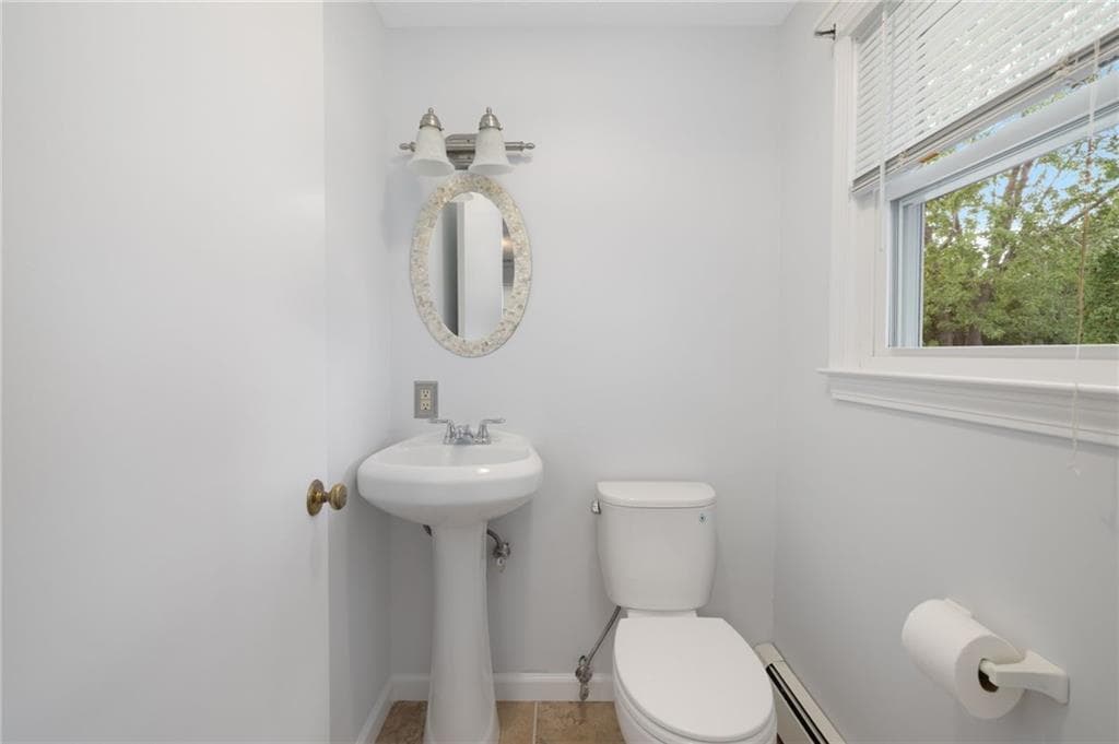 Single Family Residence at 1 Midlands Drive, East Greenwich, photo 14 of 31