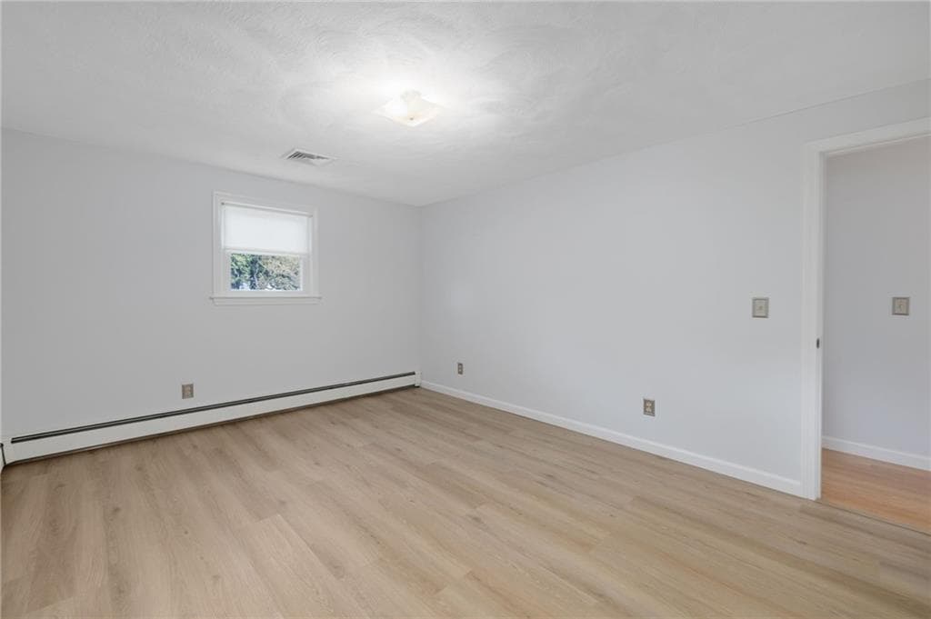 Single Family Residence at 1 Midlands Drive, East Greenwich, photo 15 of 31