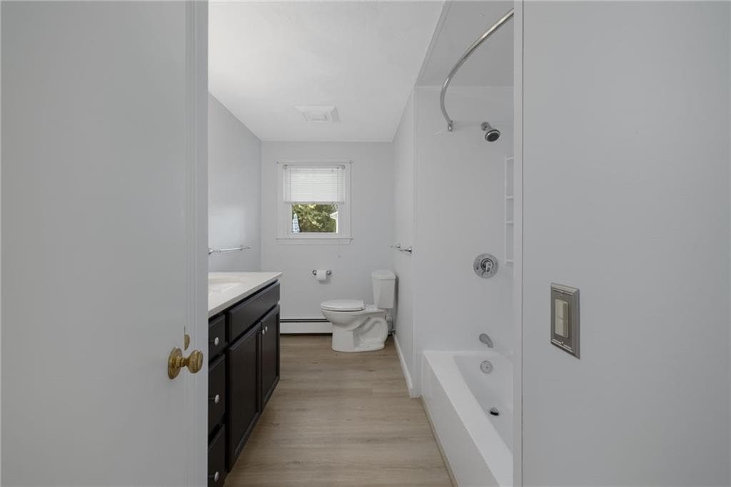 Single Family Residence at 1 Midlands Drive, East Greenwich, photo 11 of 31