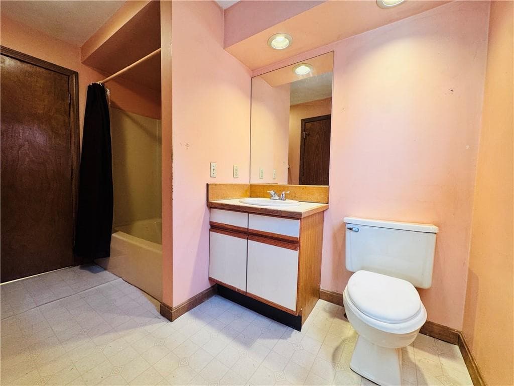 Single Family Residence at 6 Old Hope Road, Coventry, photo 9 of 21