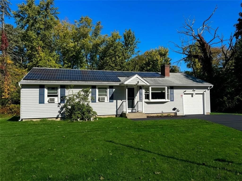 Single Family Residence at 123 wampanoag Road, Warwick, photo 2 of 21