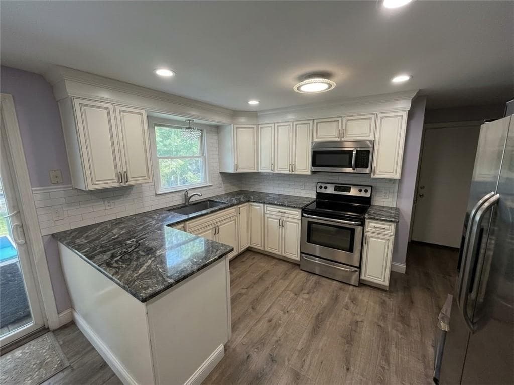 Single Family Residence at 123 wampanoag Road, Warwick, photo 13 of 21