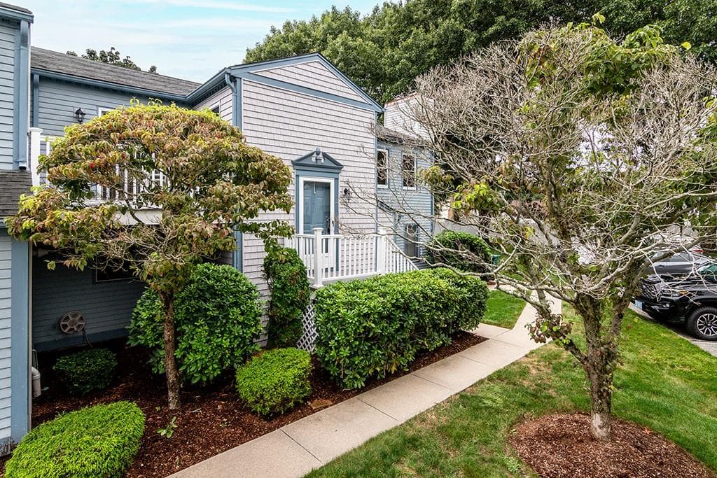Condominium at 1 WILLOW GLEN Circle UNIT 52, Warwick, photo 2 of 20