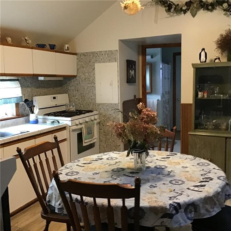 Single Family Residence at 29 West Budlong Farm Road, Warwick, photo 7 of 24