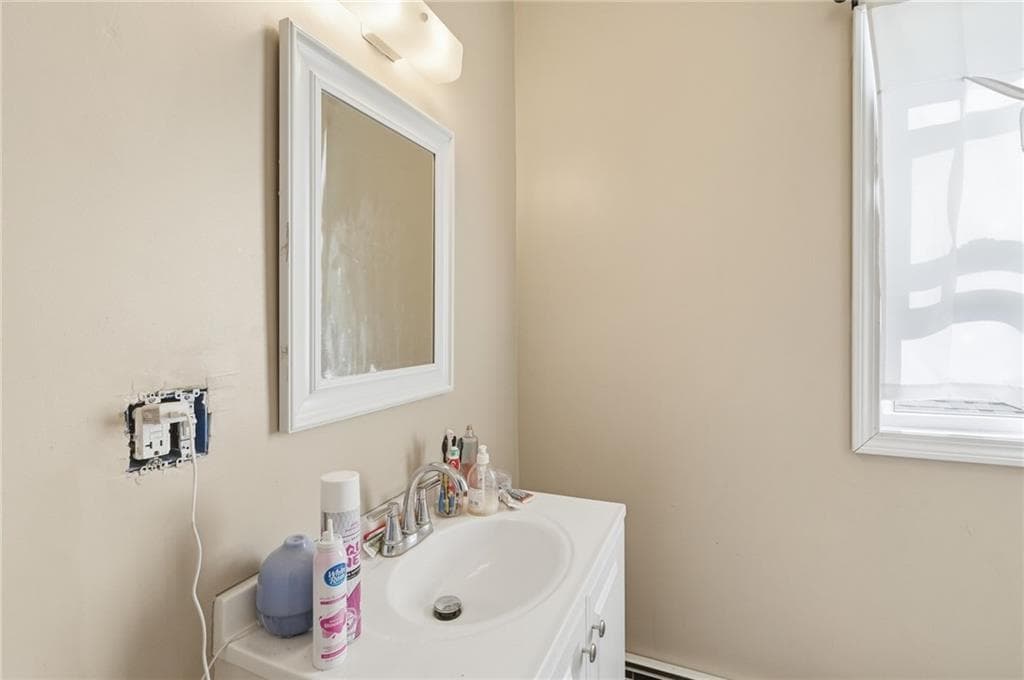 Multi Family at 78 Serrel Sweet Road, Johnston, photo 10 of 32